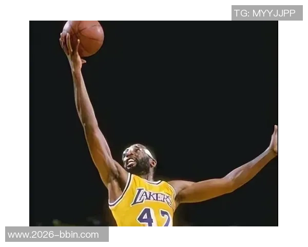 在乔治对比众星后为何最终选择小卡作为最强小前锋的原因分析