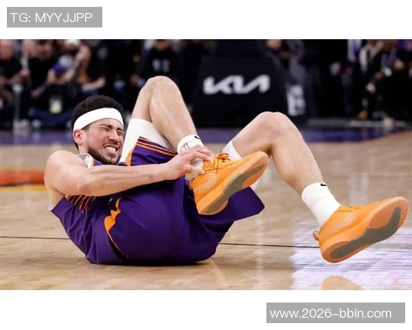 拼尽全力却憾负雷霆布克强调总结经验与团队精神的重要性 拼尽全力却憾负雷霆布克强调总结经验与团队精神的重要性