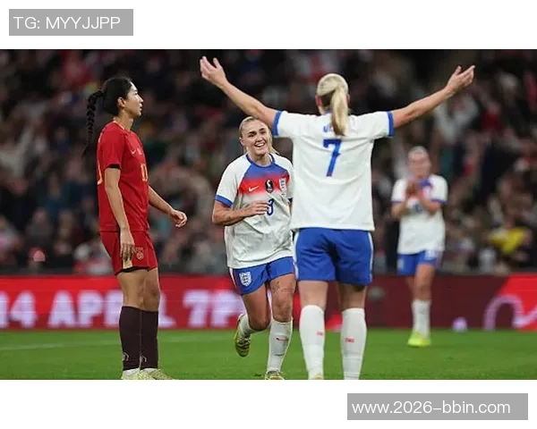 女足惨遭英格兰狂虐0比8后场低级失误令人心痛不已 女足惨遭英格兰狂虐0比8后场低级失误令人心痛不已