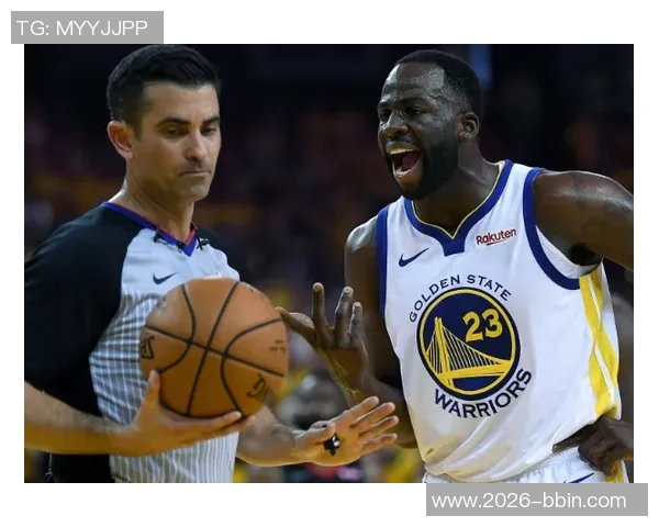 恩比德因误判举手示意裁判却连走九步引发争议瞬间 恩比德因误判举手示意裁判却连走九步引发争议瞬间